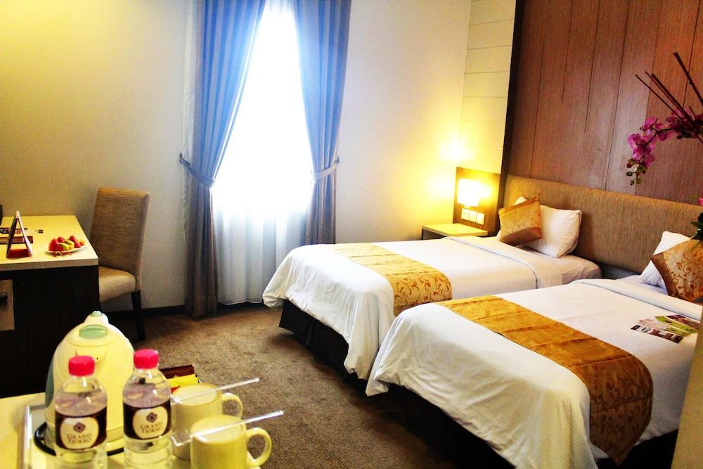 Tjokro Hotel Klaten Extérieur photo