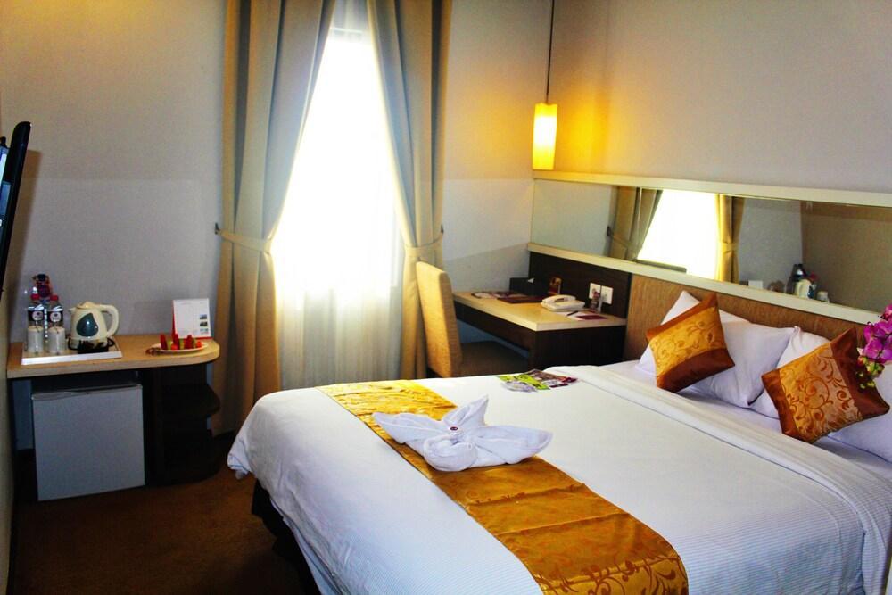 Tjokro Hotel Klaten Extérieur photo