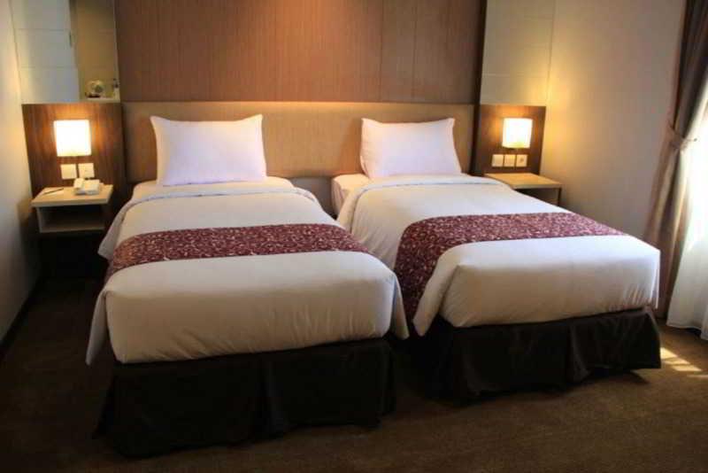 Tjokro Hotel Klaten Extérieur photo