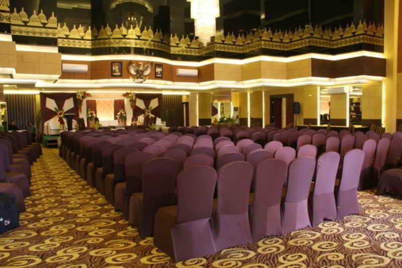 Tjokro Hotel Klaten Extérieur photo