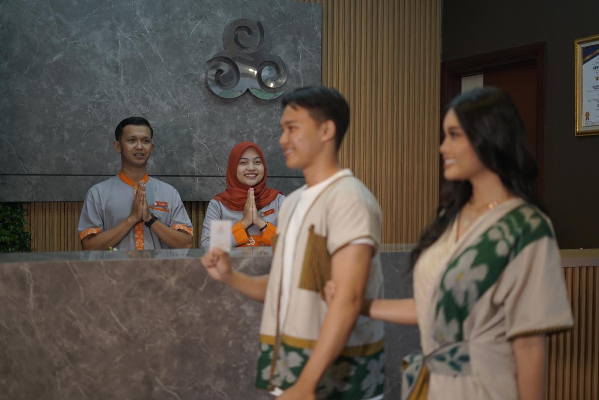 Tjokro Hotel Klaten Extérieur photo