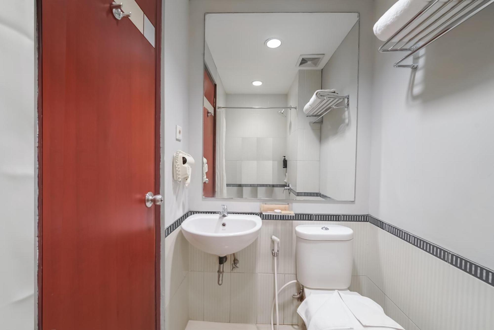 Tjokro Hotel Klaten Extérieur photo