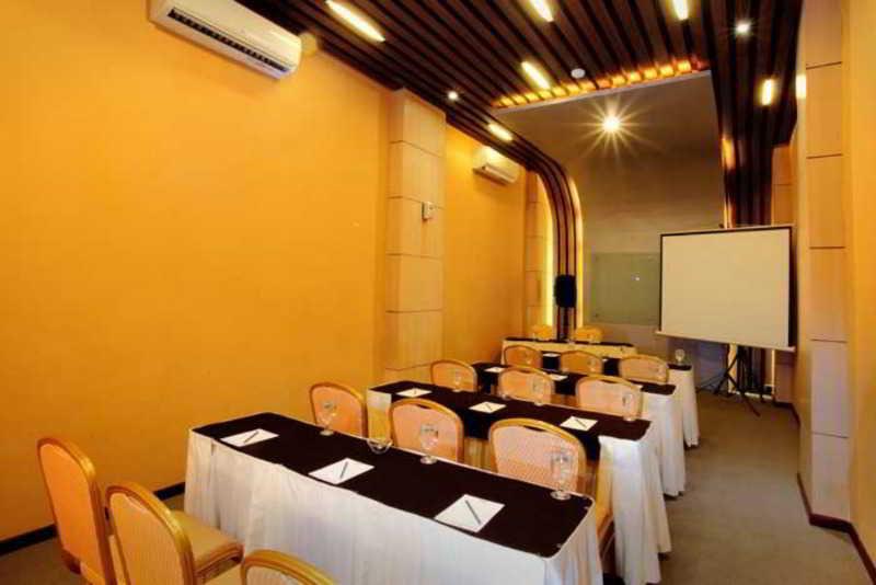Tjokro Hotel Klaten Extérieur photo