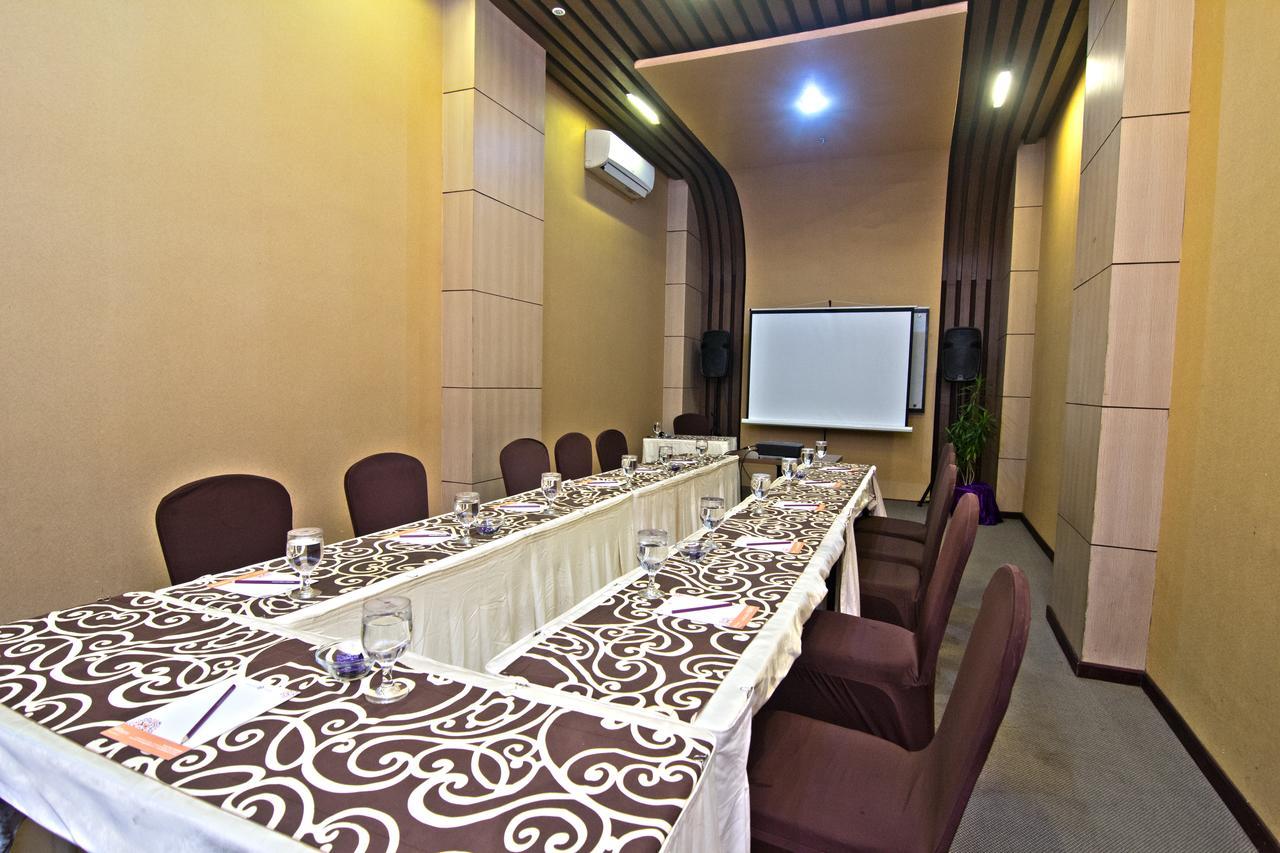 Tjokro Hotel Klaten Extérieur photo